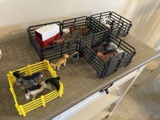 35 Piece farm set: Interchangeable Fences, Horses, Livestock Trailer, Dog
