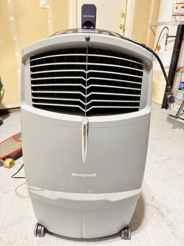 Honeywell CL30XC Portable Evaporative Cooler 300 sq ft 500-999 CFM Gray