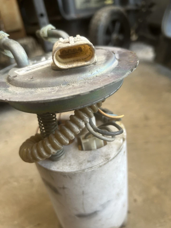 2004 GMC Envoy Fuel Pump - Image 3 of 4