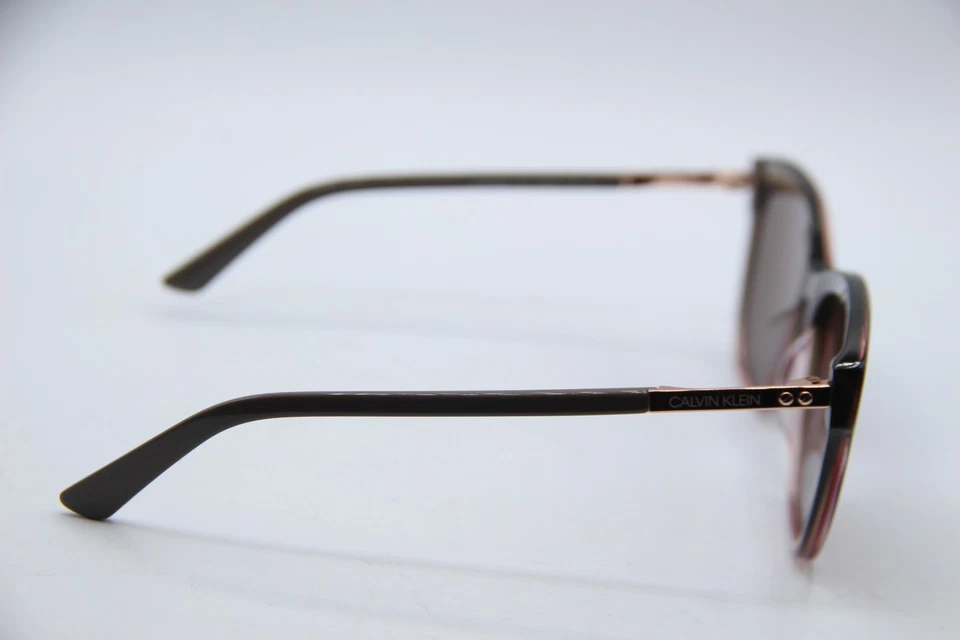 GAFAS DE SOL AUTÉNTICAS CALVIN KLEIN CK19524S 271 GRIS CLARO MORERA DORADO 55-19 Foto 4 de 4