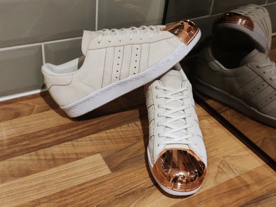 adidas superstar vs