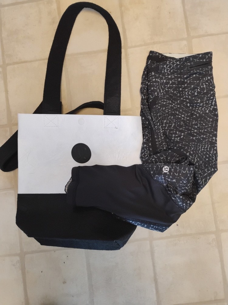 Lululemon Leggings Sz 4 And Lululemon Shopping Bag Lululemon Leggings Sz 4 And Lululemon Shopping Bag