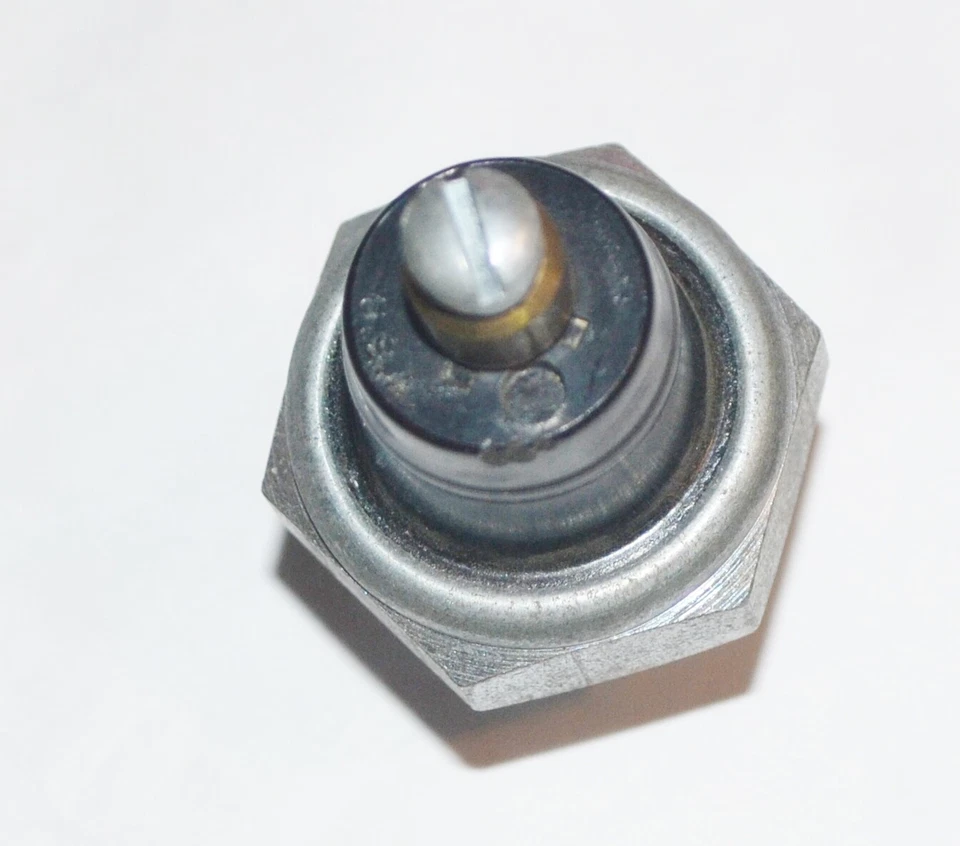 Oil Light Switch MAZDA ROTARY ISUZU ESCORT LUV COURIER CELICA COROLLA CORONA  - Image 2 of 2