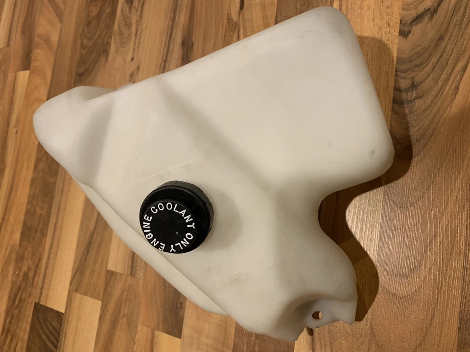 Новый из старых запасов GM 1982-1990 Oldsmobile Custom Cruiser Buick универсал бак охлаждающей жидкости + крышка - Изображение 3 из 4