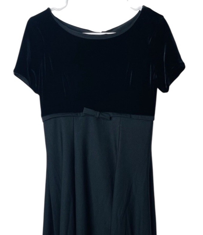 Performance formal gown black Southeastern size 10 Short Sleeves Velvet Bodice