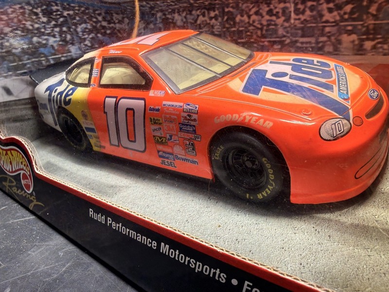Hot Wheels Racing Ricky Rudd #10 Tide Ford Taurus 1:24 Diecast 1999 MPN 25206