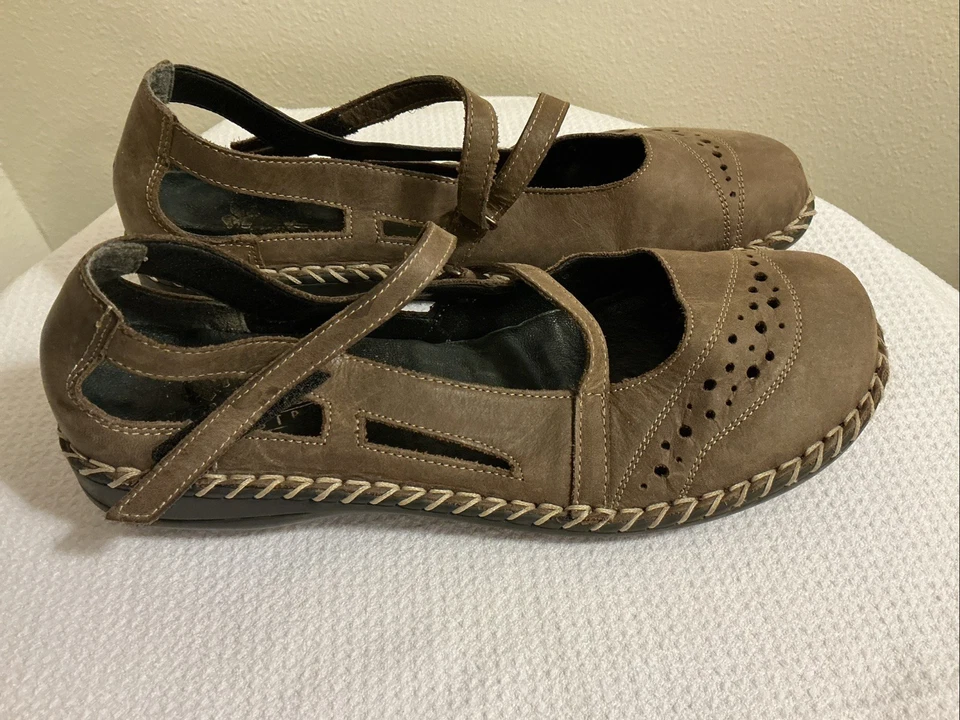 Sapatilhas de camurça marrom antiestresse Riecker Maryjane - Imagem 2 de 4