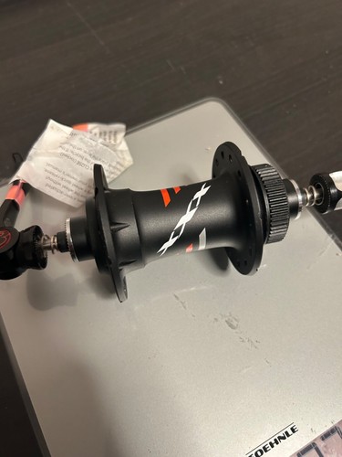 NEW Front Hub Bontrager XXX 28H, 100x9mm QR Black DSC CL NEW - Picture 3 of 4