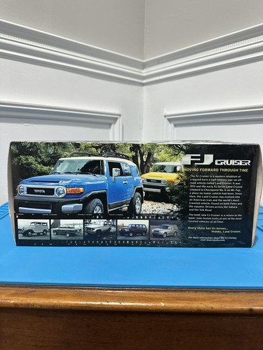 Modellino auto scala 1/18 pressofuso Toyota FJ Cruiser argento di AUTOart, *come nuovo* 🔥 - Foto 20 di 23