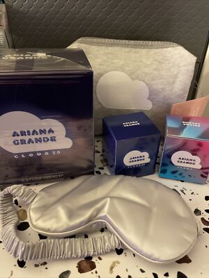 Ariana Grande Cloud 2.0 Intense Set 3.4 oz, 2 Minis, Bag & Eye Mask