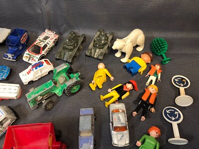 LOT DE DIVERS jouets anciens enfant des années 1980 petites voitures