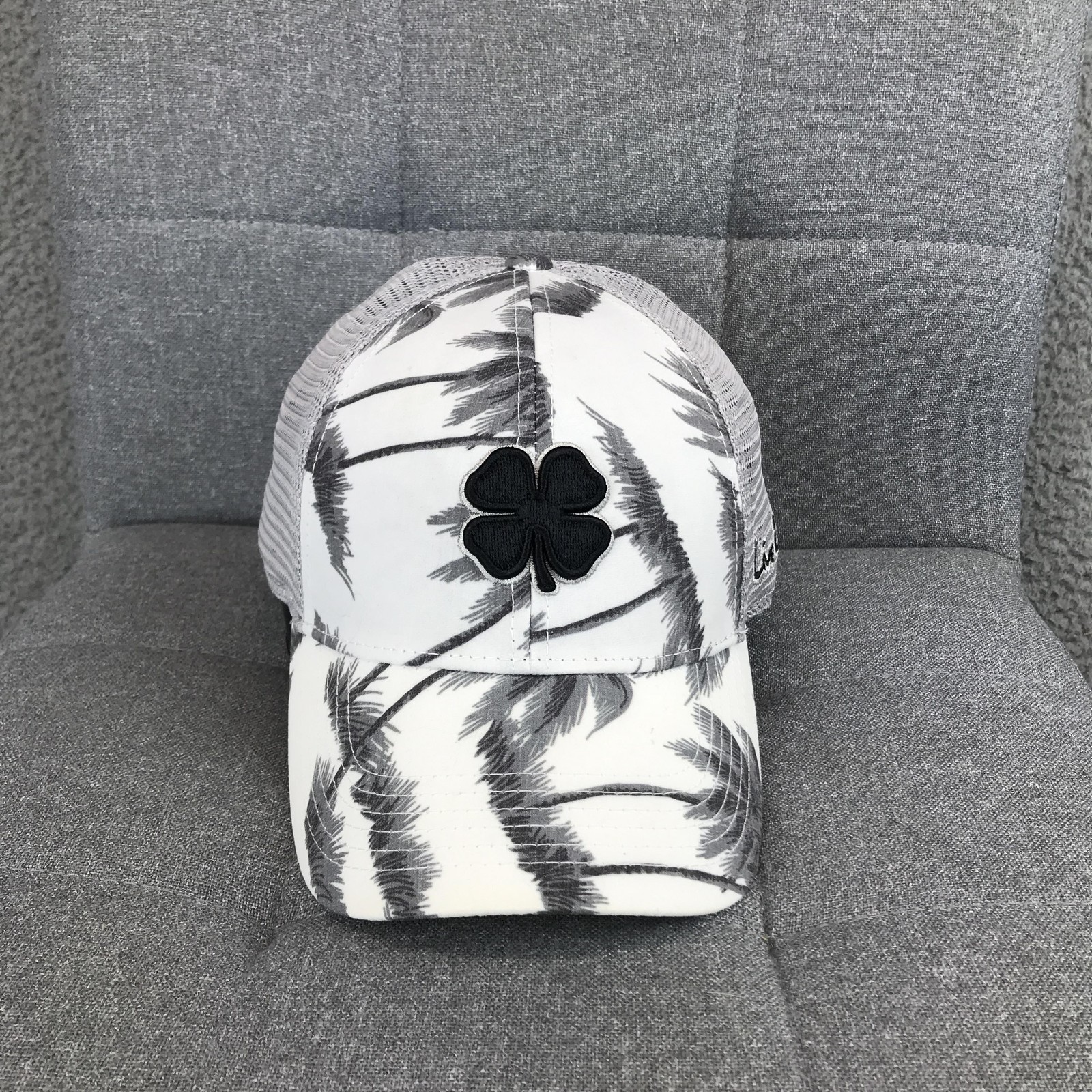 Black Clover Hat Cap Trucker Snap Back One Size White Mens Palm Tree Live Lucky