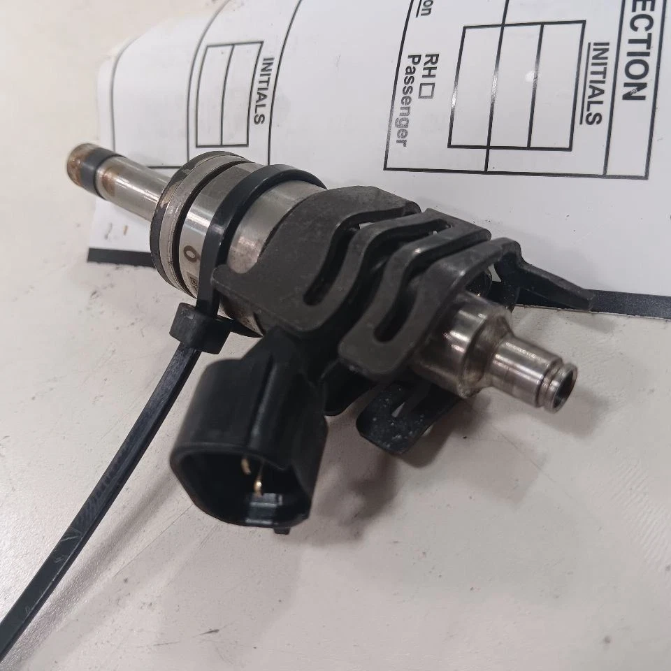 Inyector de inyección de combustible inferior hatchback M20AFKS para Toyota Corolla 19-23 Foto 2 de 4