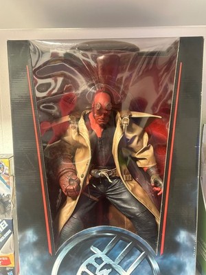 NEW IN BOX! MEZCO-HELLBOY 18