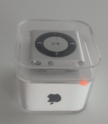 Apple iPod shuffle 4 Gen (2GB) silber - Original versiegelt