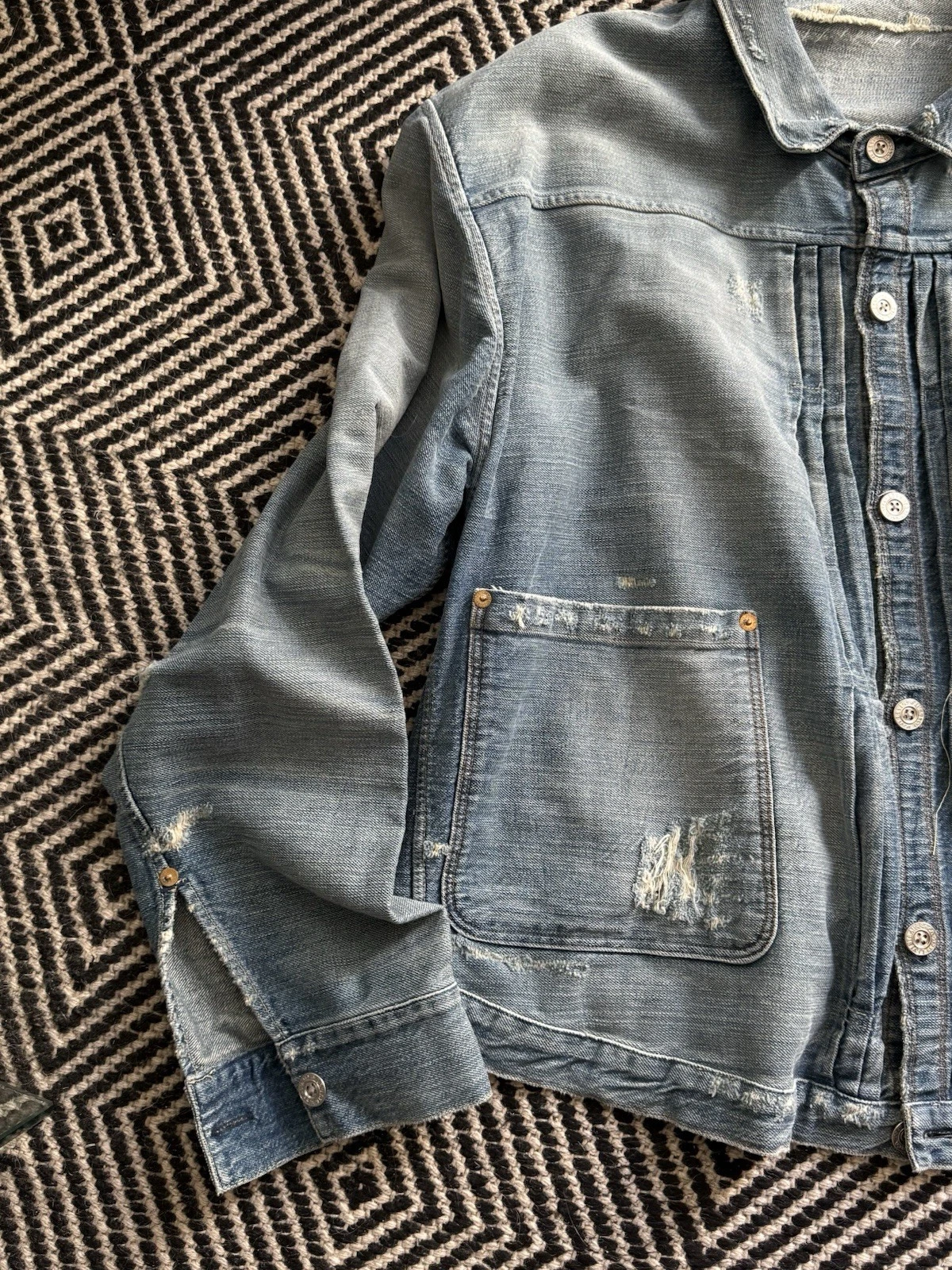 Levi’s  Blue Denim extra light distressed rare L image 13