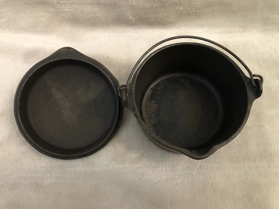 VINTAGE CAST IRON WAGNER WARE SIDNEY-O HOT POT 1363 SMALL SALESMAN SAMPLE - Image 3 of 4