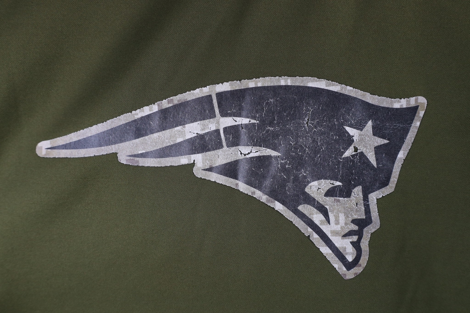 Nike Mens S Distressed Salute To Service New England Patriots Football Hoodie image 5