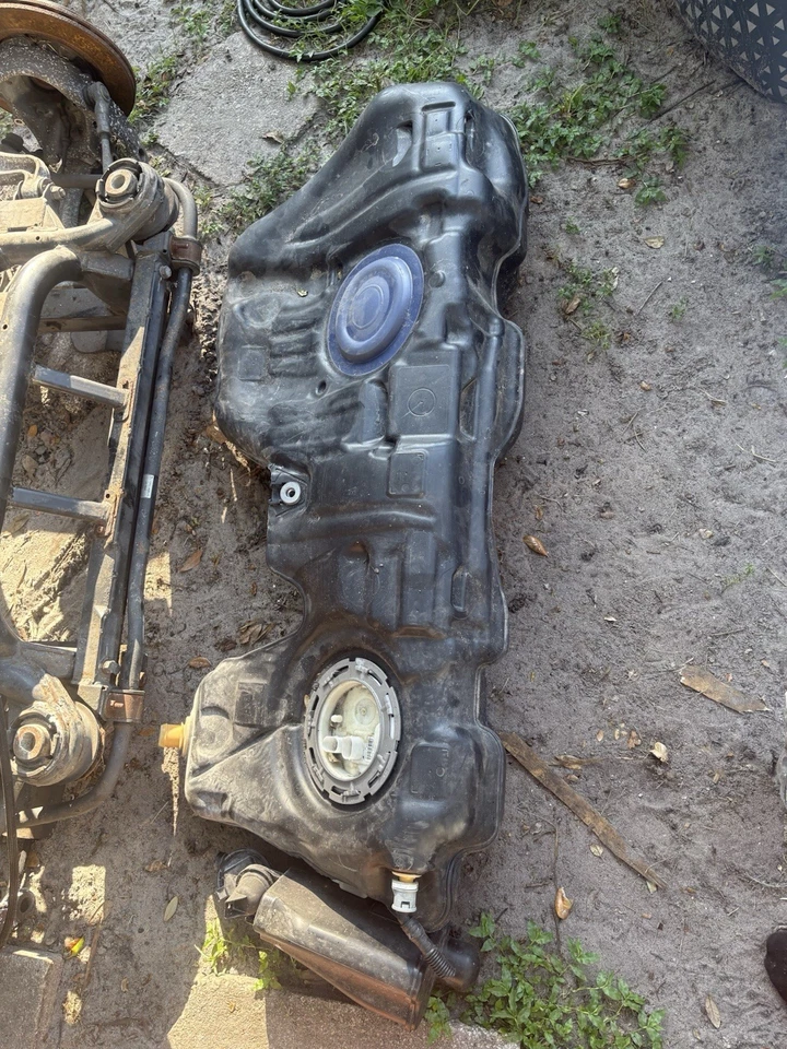 BMW 428i 2015 tanque de combustible OEM  Foto 3 de 3