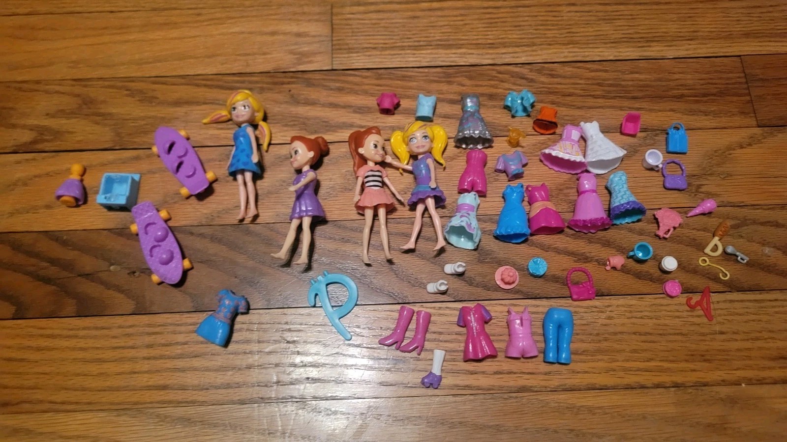 Lot of Fashion Polly Pocket Dolls, Clothes & Accessories 200