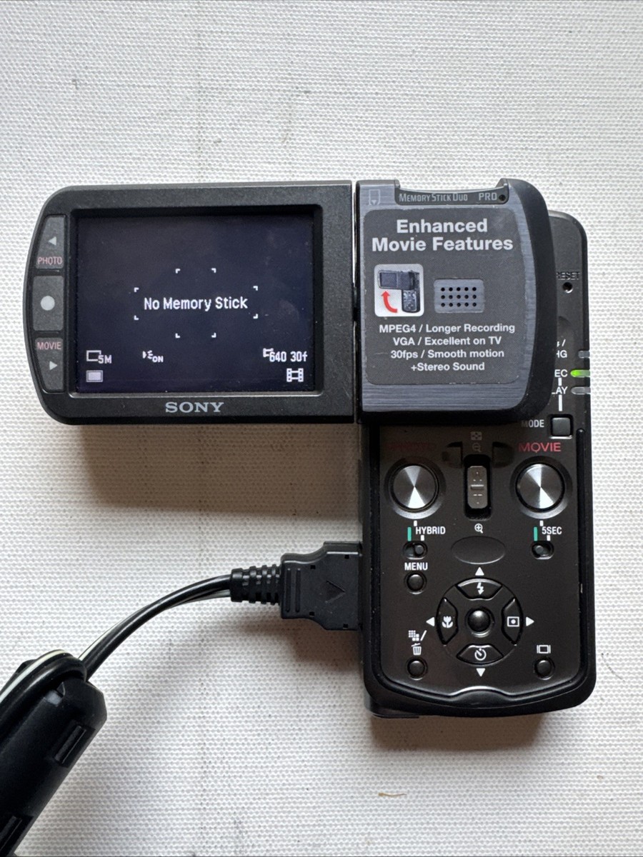 Sony CyberShot 5.1MP 3x Optical Zoom MPEG4 DSC-M1 Turns On Lens