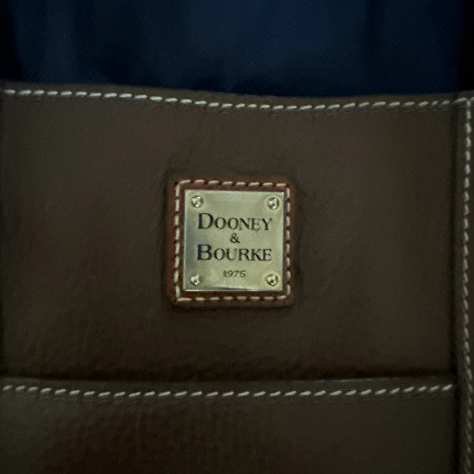 "Bolso de mano Dooney & Bourke Lexington Shopper grano guijarro - marrón ámbar 13"" de ancho" Foto 3 de 4