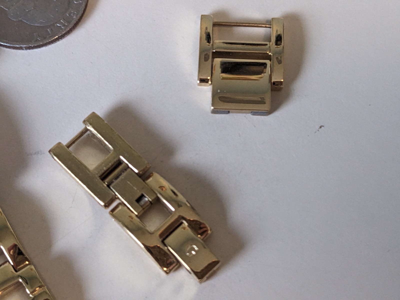 Guess Watch Womens Quartz Gold Tone Clear Stones in Box for BATTERY OR REPAIR