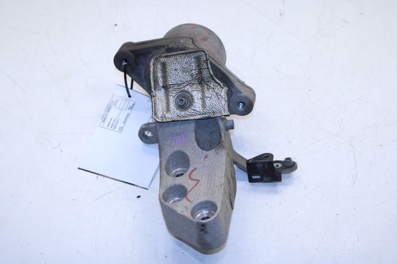 2014-2020 Maserati Ghibli 3.0L Right Side Engine Motor Mount Bracket 670004871