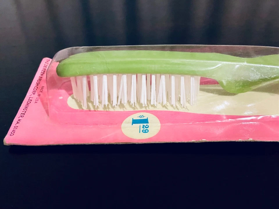 NOVA Escova de Cabelo Vintage DOREEN Estilo Profissional Verde Abacate Cerdas de Nylon NOS - Imagem 2 de 4