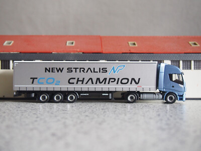 Iveco Stralis Highway LNG 5-achs Gardinenplanensattelzug - ''Iveco TCO² Champion''