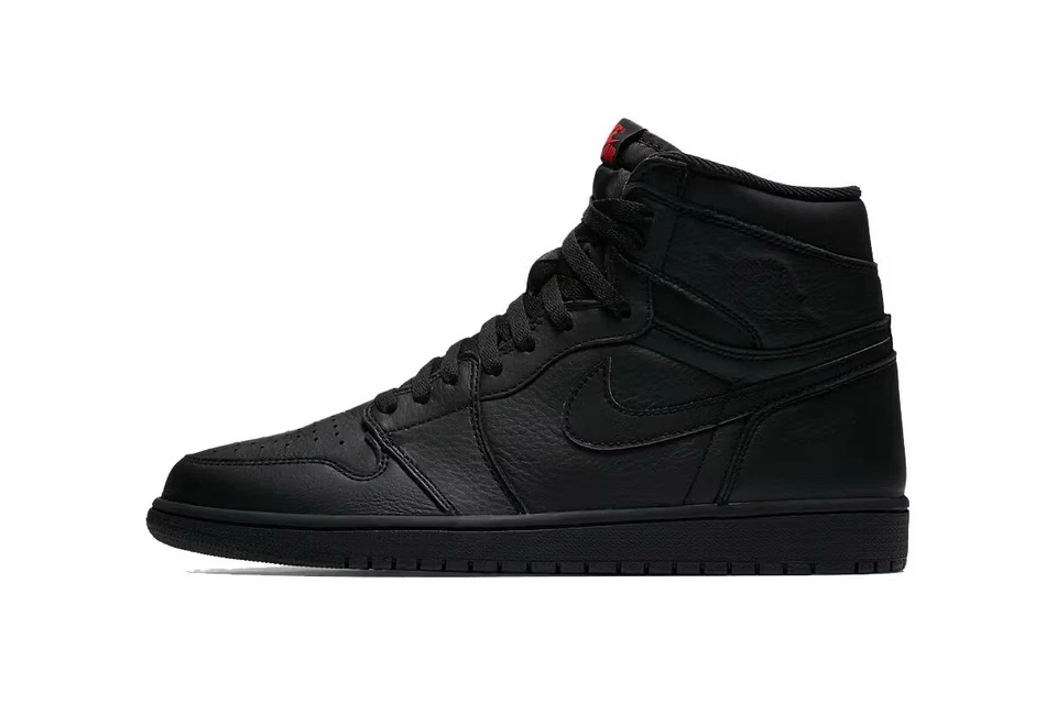 Talla 10.5 - Air Jordan 1 Retro OG Alto Triple Negro Foto 2 de 4
