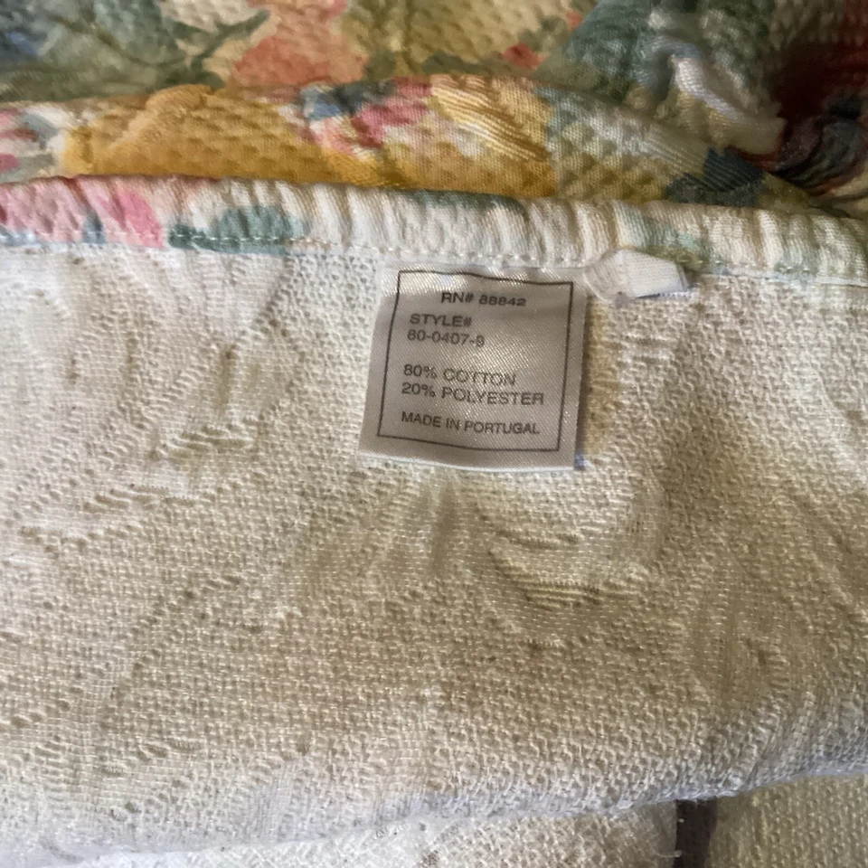 Edredón Matelassé Floral Rosa Talla 92” x 94” Algodón Reversible Hecho en Portugal Foto 2 de 4