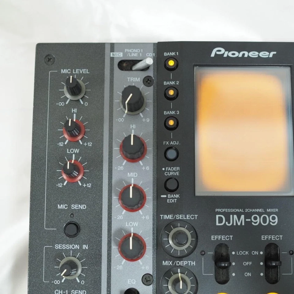 Pioneer DJM‑909 2‑Channel Battle DJ Mixer with Touchscreen Effects Junk For Part - Image 2 of 4