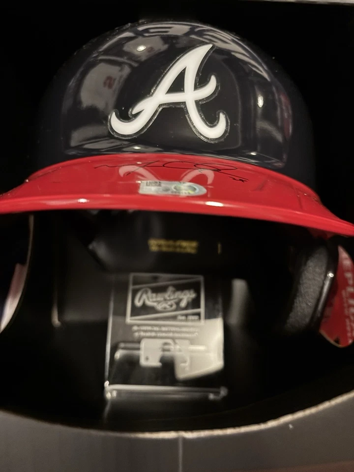 Casco de bateo auténtico tamaño completo firmado por Matt Olson de los Bravos autenticación MLB Foto 2 de 3