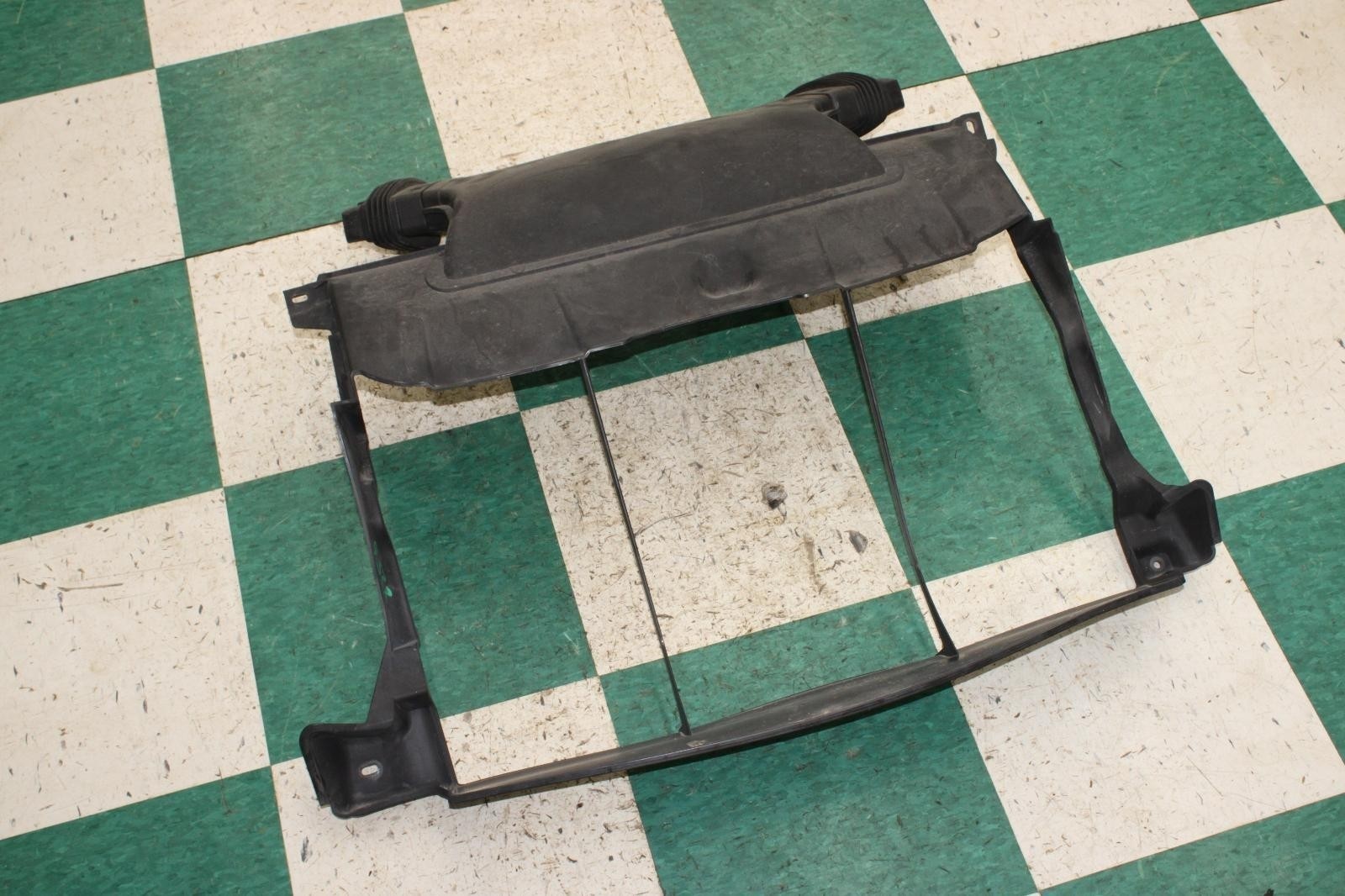 14-17 Ghibli 3.0L Radiator Air Guide Deflector Cleaner Duct Intake OEM Unit OE