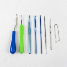 Boye Lot of 8 Crochet Hooks  Accessories Needlework Craft Supply