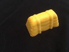  PLASTIC 2 5/8'' X 1'' HAY BALE TOY FIGURE