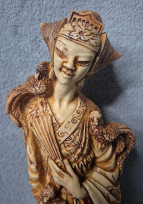 Statue Résine Femme Traditionnelle Asiatique – Très Bon état, Décoration Chinoise