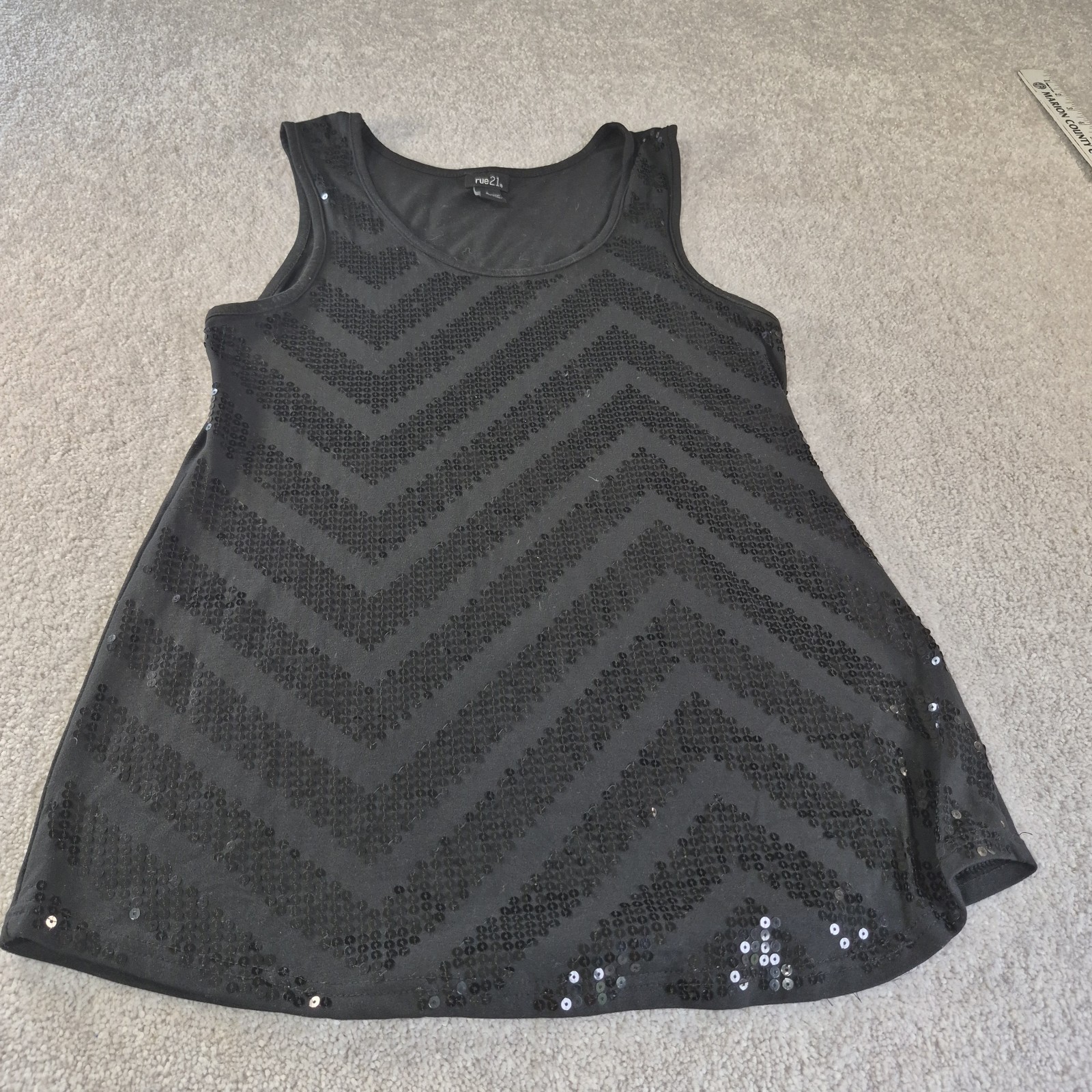rue21 Women's Black Large Tank Top Sequin Geometric Chevron Pattern Scoop neck