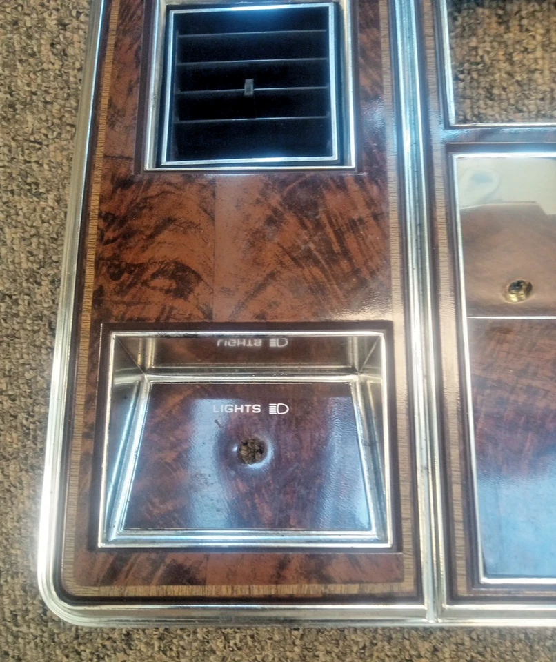 OLDSMOBILE DELTA 88 & 98 REGENCY 1977-84 TABLERO BISEL EMBELLECEDOR BISEL DG Foto 2 de 4