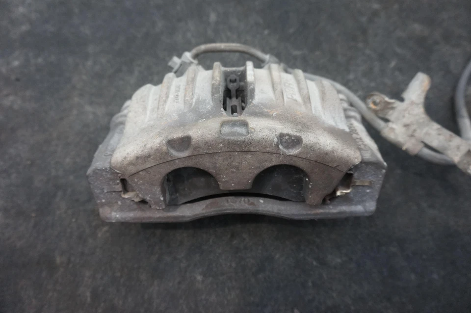 Juego 2 pinzas de freno delanteras izquierda y derecha PBR OEM 88966985 Chevrolet SSR 2004-05 Foto 2 de 4