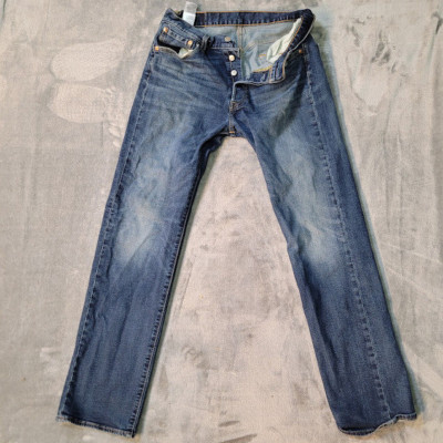 Levis 501 Jeans Mens 30 x 32 Regular Straight Button Fly Medium Denim