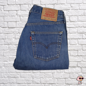 Vintage Levis 590 (relaxed fit/tapered leg) in very - Depop