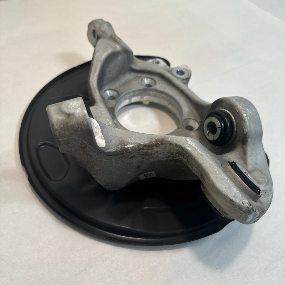 Buje de cojinete de rueda trasera derecha Mercedes-Benz GLC 43 AMG A2133572600 OEM Foto 2 de 4
