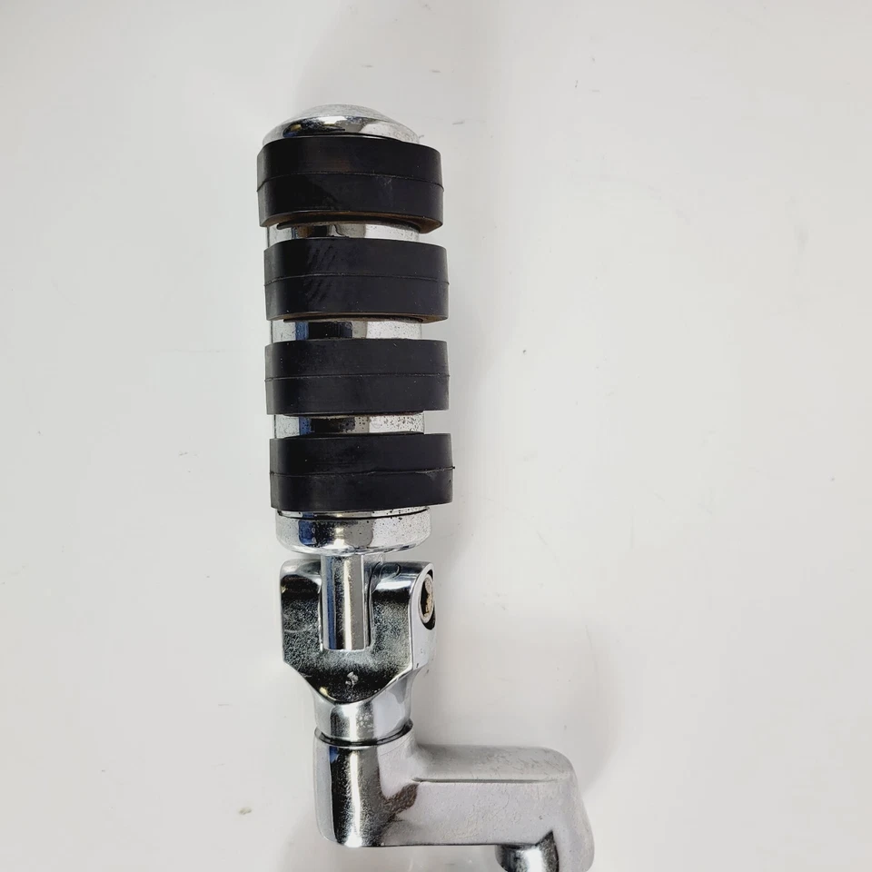 Большие хромированные подножки Kuryakyn со смещением ISO для Harley Touring Softail Dyna - Изображение 3 из 4