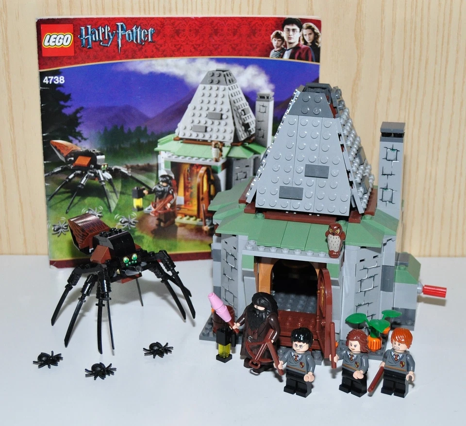 LEGO Harry Potter 4738 Hagrid's Hut, foto 1 di 5