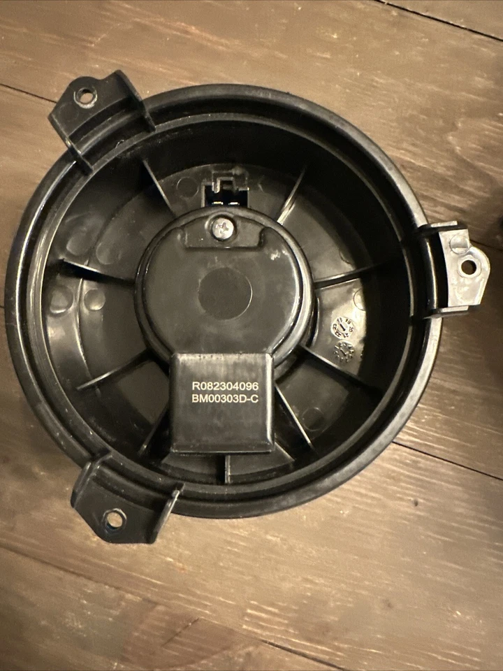 um motor de ventilador premium BM00303D-C, R082304096. Compatibilidade desconhecida. - Imagem 3 de 4