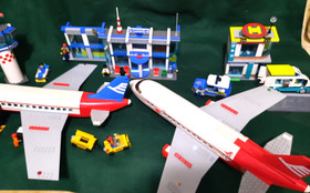 Lego Airport 3182 MegaCity Airport 2 Planes 13 Minis Ambulance CopCar 3 Building