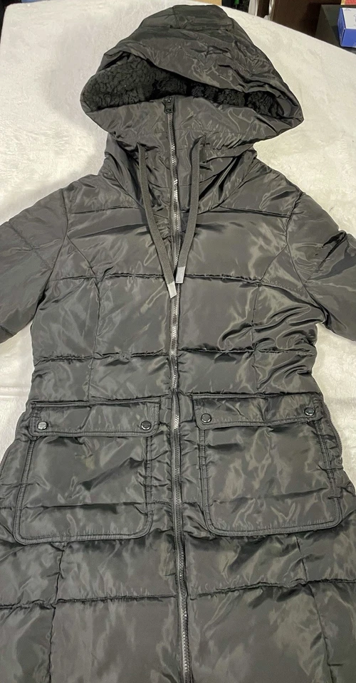 Abrigo de invierno negro mediano para mujer Madden Girl Foto 2 de 4