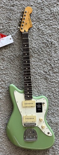 014-0590-565 Fender Player II Jazzmaster Rosewood Fingerboard Birch Green Guitar